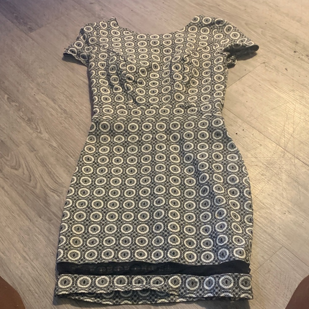 B. Smart Black and White Circle Pattern Mini Dress